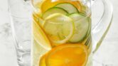 Rutin Minum Infused Water Lemon Dan Timun, Tubuh Lebih Segar Dan Pencernaan Lebih Ringan