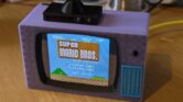 TV Mini Ala The Simpsons Ini Bukan Pajangan, Bisa Main NES dan Putar Film 90 Menit