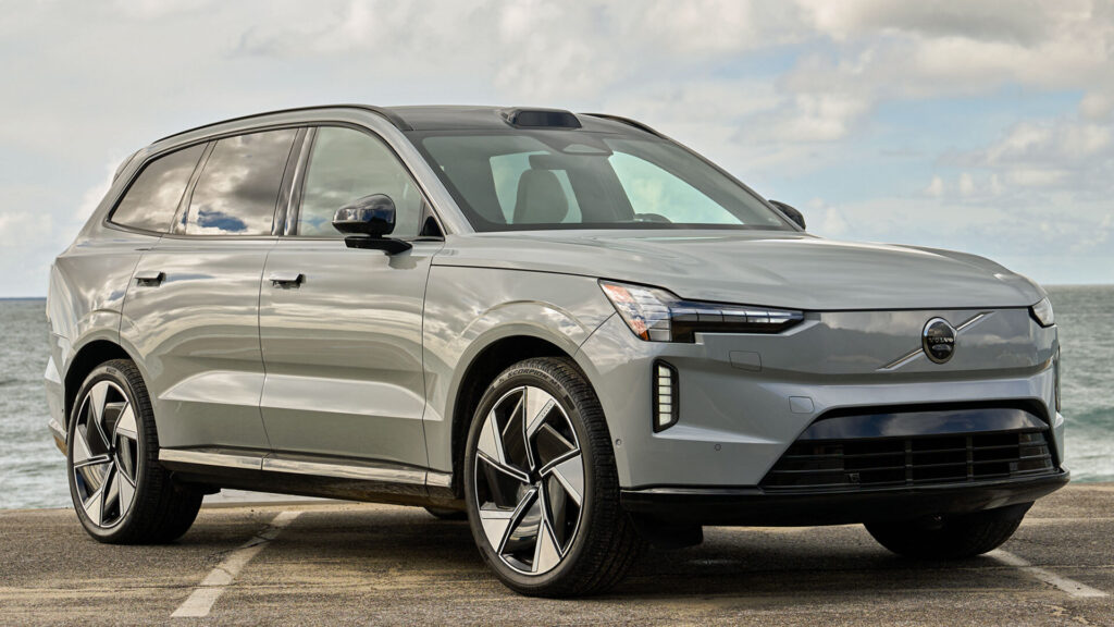 Trump Buka Jalan Untuk Volvo, Di Saat Biden Pernah Coba Blokir Mobil China