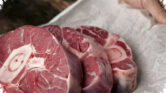 Daging Kurban Perlu Dicuci? Ini Risiko yang Sering Tak Disadari sebelum Dimasak Daging Kurban Perlu Dicuci? Ini Risiko yang Sering Tak Disadari sebelum Dimasak