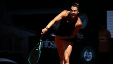 Selebrasi Thriller Aryna Sabalenka Usai Tekuk Naomi Osaka, Roland Garros Mendadak Punya Adegan Ikonik
