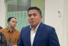 Luhut Cubit Pipi Teddy Indra Wijaya, Momen Akrab yang Terekam Kamera