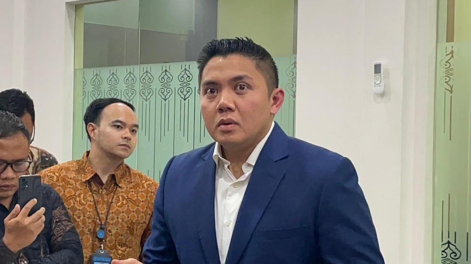 Luhut Cubit Pipi Teddy Indra Wijaya, Momen Akrab yang Terekam Kamera