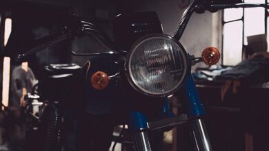5 Kesalahan Saat Menyimpan Motor Lama Di Rumah Yang Diam-Diam Bikin Rusak