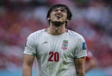 Foto Salaman yang Berujung Sanksi, Azmoun Dicoret dari Skuad Iran Piala Dunia