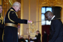 Idris Elba Resmi Jadi Sir di Kastil Windsor, Penghormatan Langsung dari Raja Charles III