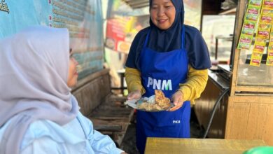 Dari Jualan Rumahan Jadi Andalan Transaksi, Kisah Perempuan Ini Didukung Holding Ultra Mikro