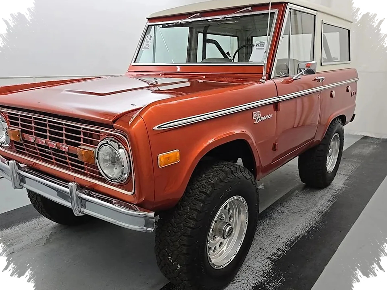 Bronco 1974 Ini Masih Asli Dan Siap Diburu, Paduan Warna Dan Stance-Nya Sulit Ditolak