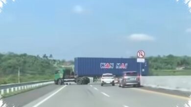 Truk Trailer Putar Balik di Tol Semarang-Solo, Dendanya Dua Kali Tarif Terjauh dan Tilang Menanti
