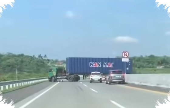 Truk Trailer Putar Balik di Tol Semarang-Solo, Dendanya Dua Kali Tarif Terjauh dan Tilang Menanti