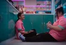 Shenina Cinnamon Dan Sahabatnya Berebut Temui Idola K-Pop, Drama Minimarket Netflix Yang Menguji Persahabatan