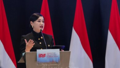 OJK Waspada Beban Utang Valas Korporasi Membengkak, Rupiah Melemah Tekan Bayar Debitur