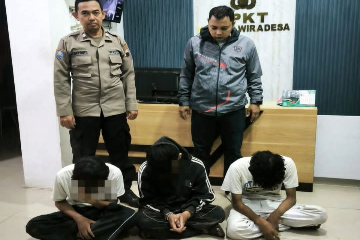 Tiga Remaja Bersenjata Tajam Digelandang Warga, Rencana Tawuran Di Pekalongan Terbongkar