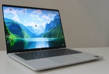 HP Omnibook 5 vs MacBook Neo, Pilihan Terbaiknya Ternyata Bukan yang Paling Ringan