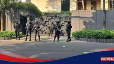 Didampingi Brimob, KPK Geledah Rumah Silmy Karim Dalam Kasus Imigrasi
