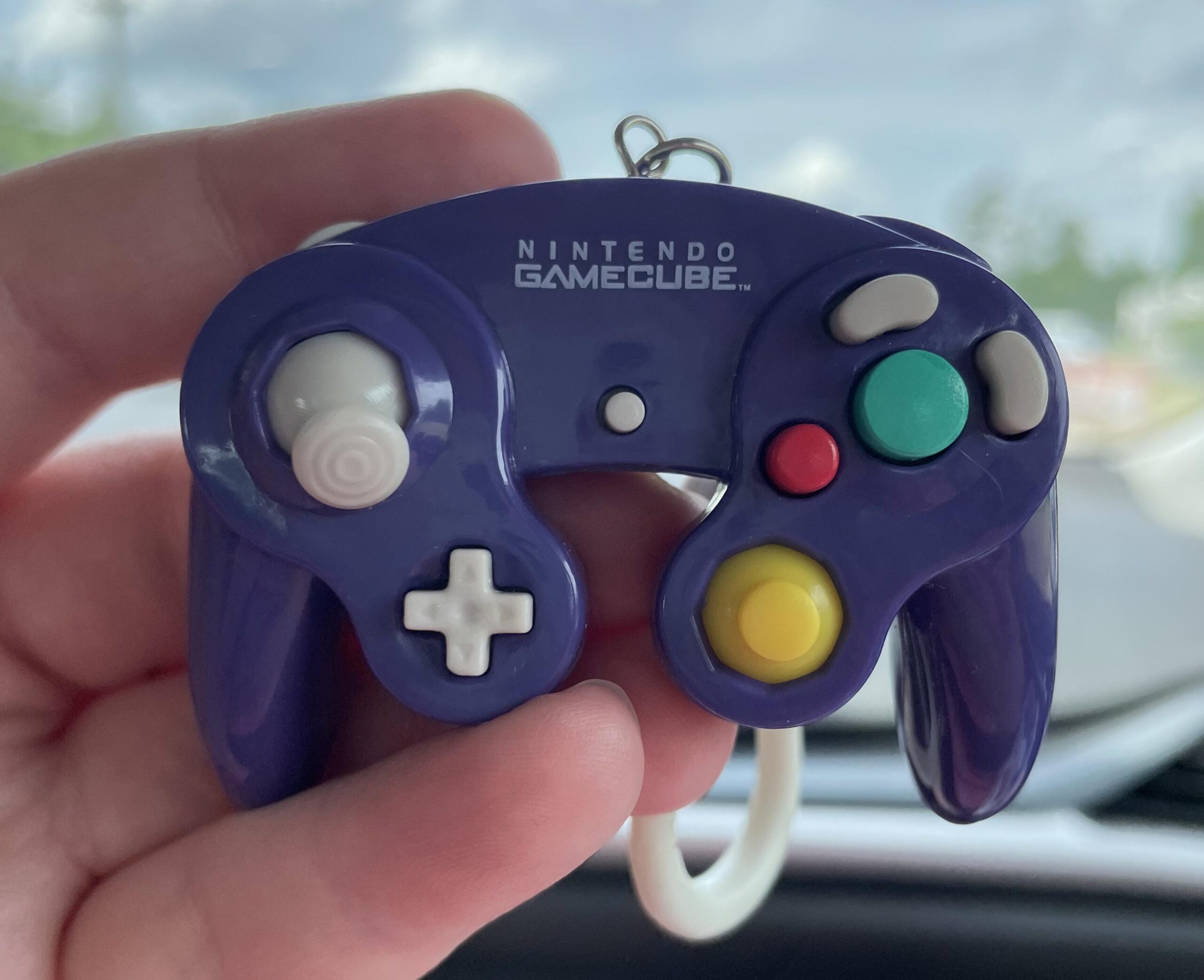 Gantungan Kunci GameCube Ini Ternyata Bisa Dipakai Main, Controller Mini yang Benar-Benar Berfungsi