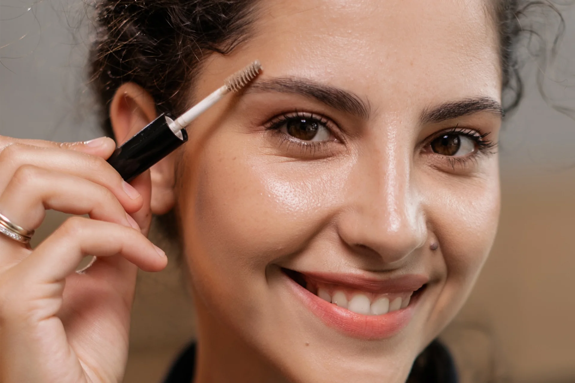 5 Maskara Alis Praktis Ini Bikin Alis Rapi, Natural, Dan Langsung Stand Out