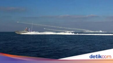 Iran Luncurkan Rudal-Drone Ke Kapal Perang AS Di Laut Oman, Kapal Perusak Mundur?