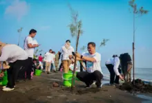 Dari Pantai Tirang, Ahmad Luthfi Pimpin Mageri Segoro untuk Menahan Abrasi Pesisir Jateng