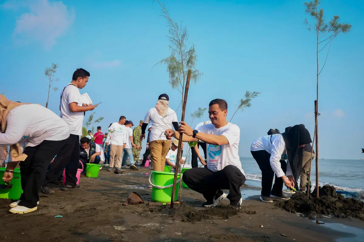 Dari Pantai Tirang, Ahmad Luthfi Pimpin Mageri Segoro untuk Menahan Abrasi Pesisir Jateng