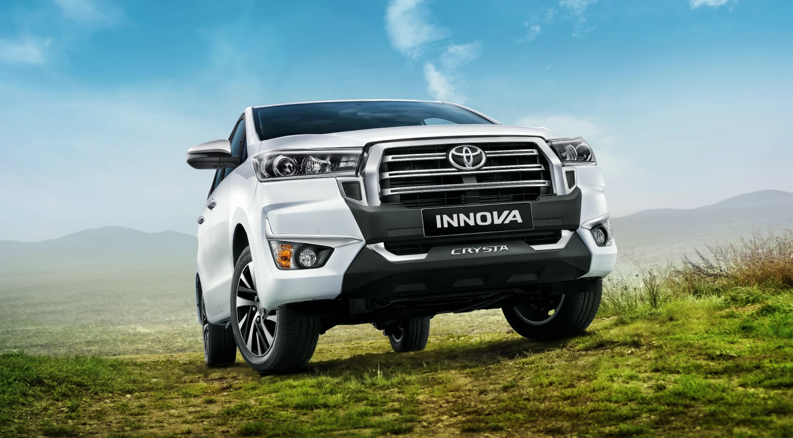 Toyota Innova Crysta Masih Sulit Disingkirkan, Diesel Tangguh dan Kabinnya Memanjakan Keluarga