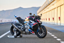 Ducati Lebih Brutal, BMW Lebih Murah, Duel Hypernaked Ini Tak Sesederhana Tenaga