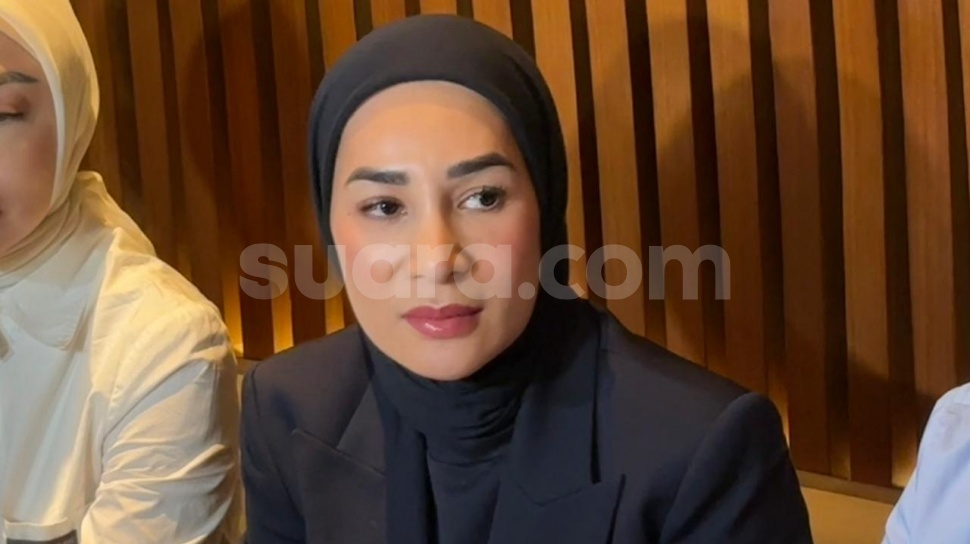 KTP Dan Gaji Rp2,5 Juta Ditahan Erin Taulany, Eks ART Siap Tempuh Jalur Polisi