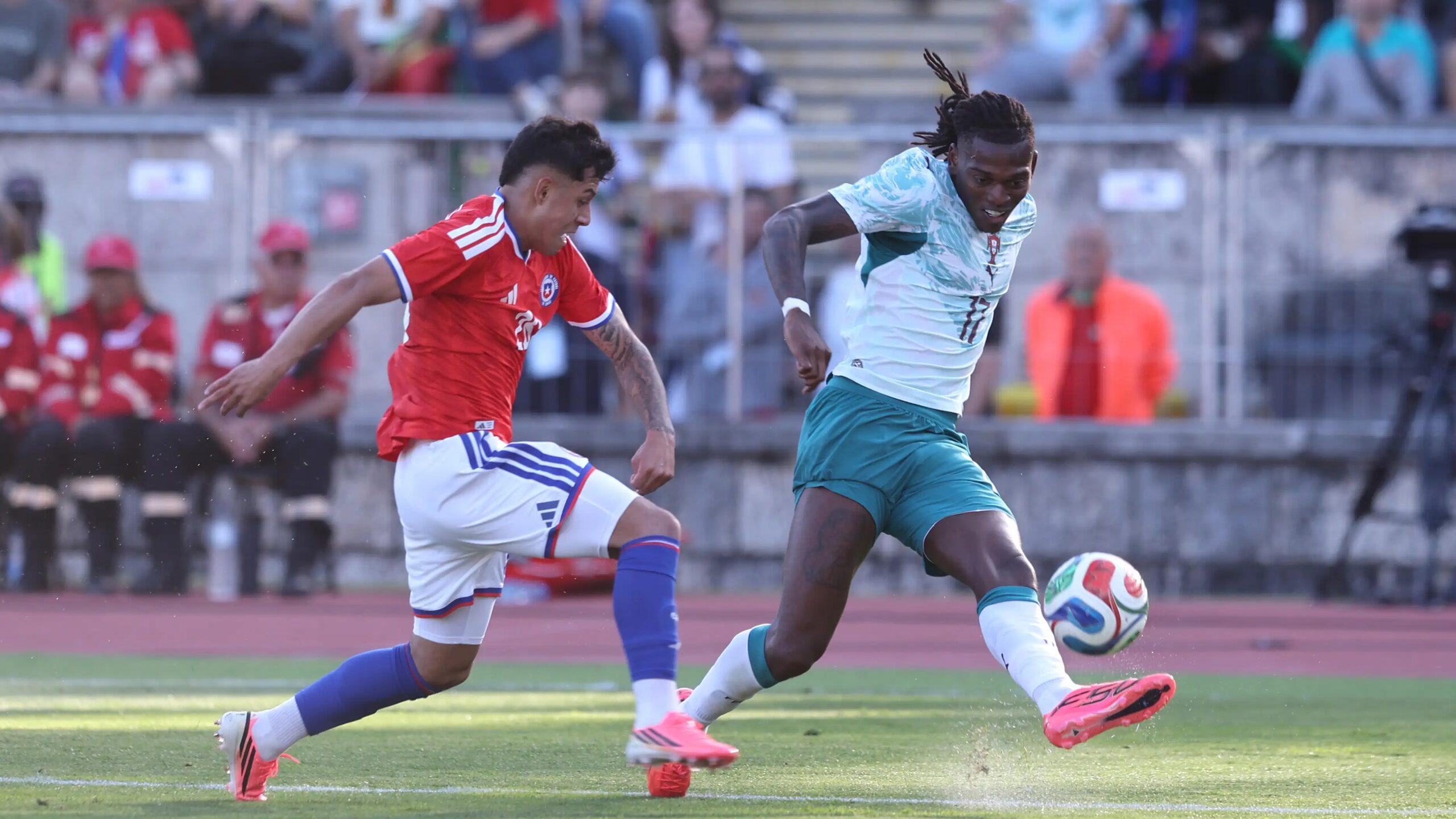 Rafael Leao Diusir Usai Baku Hantam Lawan Chile, Portugal Menang 2-1 Dalam Uji Coba Panas