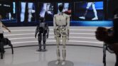 BYD Siapkan Robot Humanoid Masuk Diler Mobil, Batas Otomotif dan AI Kian Kabur BYD Siapkan Robot Humanoid Masuk Diler Mobil, Batas Otomotif dan AI Kian Kabur