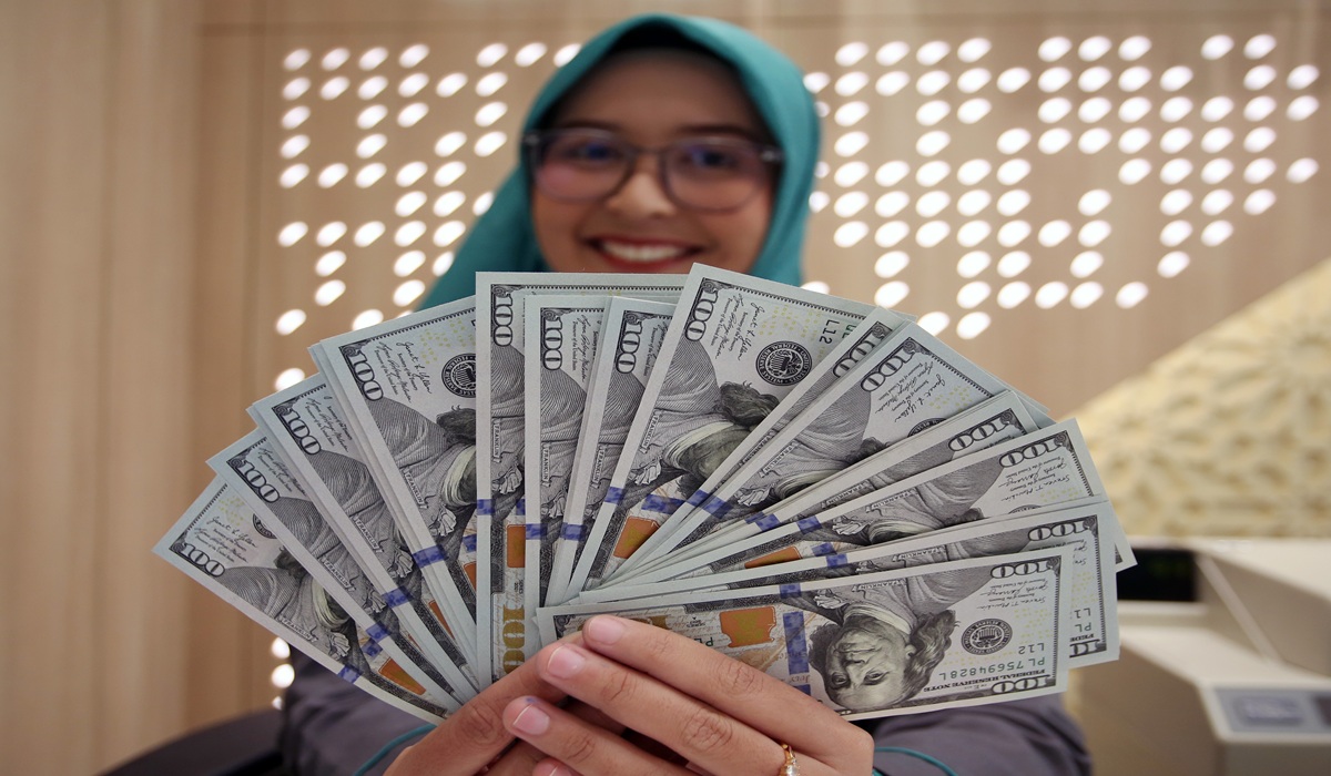 Dolar AS Menguat Lagi, Rupiah Tertekan dan Emas Kian Rentan