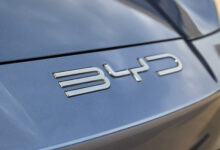 Detail Kecil Ini Mengubah Aura Kabin BYD Seal 2026, Logo Embossed-nya Terasa Mahal