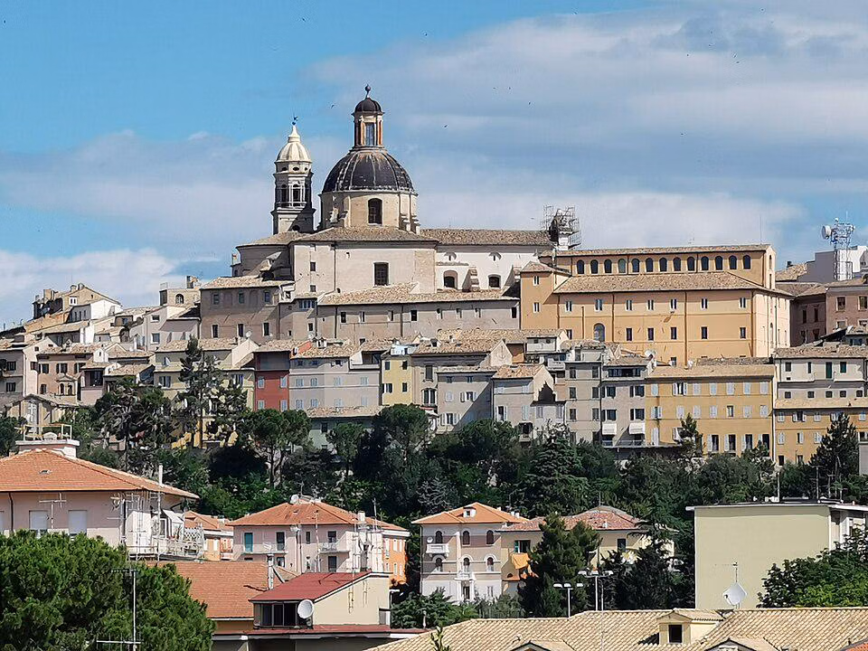Macerata, Kota Klasik Italia Yang Ternyata Punya Opera, Kampus Tertua, Dan Pesona Bukit