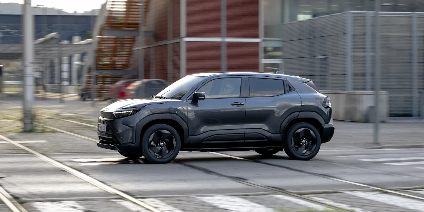 Harga Mepet, Peminat Toyota Tetap Condong ke bZ4X, Urban Cruiser EV Kalah di Mana?
