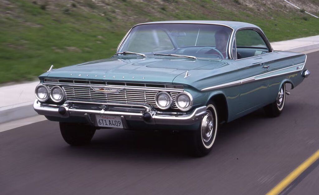 Impala SS 409 Tersembunyi 18 Tahun, Ditarik Keluar Saat Akar Pohon Sudah Menguncinya