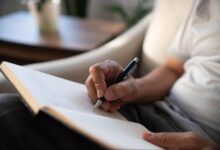 Journaling Terasa Melegakan Bukan Karena Rapi, Ini Alasan Emosionalnya