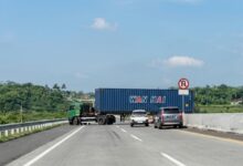 Truk Trailer Putar Balik di Tol, Sanksinya Bisa Denda Dua Kali Tarif Terjauh!