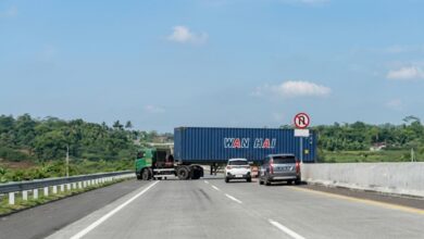 Truk Trailer Putar Balik di Tol, Sanksinya Bisa Denda Dua Kali Tarif Terjauh!