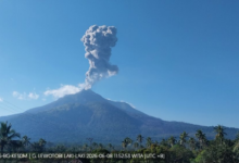 Bandara Frans Seda Maumere Masih Ditutup, Abu Lewotobi Mengunci Langit Flores