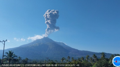Bandara Frans Seda Maumere Masih Ditutup, Abu Lewotobi Mengunci Langit Flores