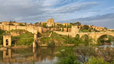 6 Prompt Gemini AI Terbaik Bikin Foto Liburan Di Toledo Terlihat Nyata Seperti Kamera Pro