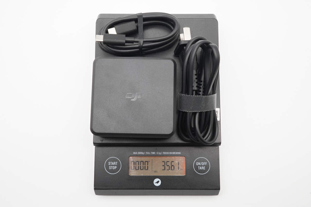 DJI Masuk Pasar Charger, GaN 140W Ini Punya Kabel dengan Layar Daya Real-Time
