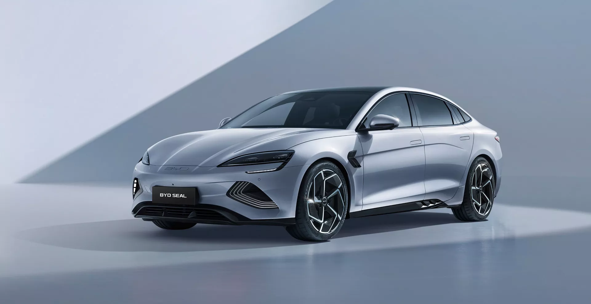 BYD Seal 2026 Punya iTAC, Torsi 670 Nm Tak Lagi Terasa Mengintimidasi di Jalan Licin