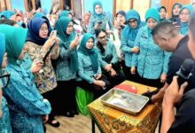 PKK Jawa Tengah Belajar Goreng Lele Agar Lurus dan Tanpa Duri, Teknik Sederhana yang Mengubah Cara Olah Ikan
