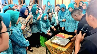 PKK Jawa Tengah Belajar Goreng Lele Agar Lurus dan Tanpa Duri, Teknik Sederhana yang Mengubah Cara Olah Ikan