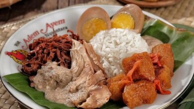 Laweyan Di Jam Makan Siang, 3 Tempat Ini Menjaga Cita Rasa Solo Tetap Hidup