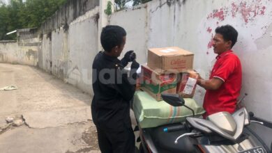 Gaji Tak Naik, Kurir Paket Jakarta Mulai Hitung Ulang Pilihan Pertamax