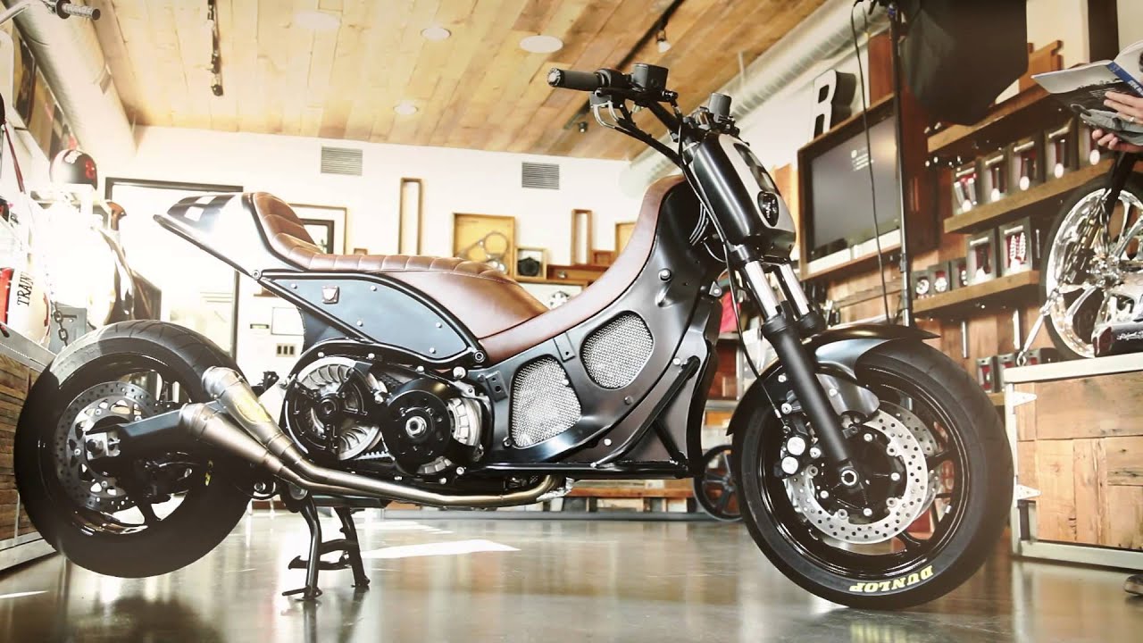 Wajahnya Mirip TMax, Kaki-Kakinya Ala Motor Trabasan, Maxi Scooter Ini Sulit Diabaikan