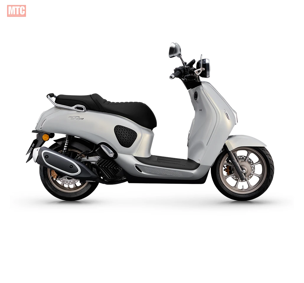 Honda NWF150 Vs Yamaha Grand Filano, Skutik Retro Premium Yang Ternyata Beda Dunia
