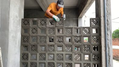 9 Desain Garasi dengan Roster, Cara Simpel Bikin Area Parkir Tak Lagi Lembap dan Pengap