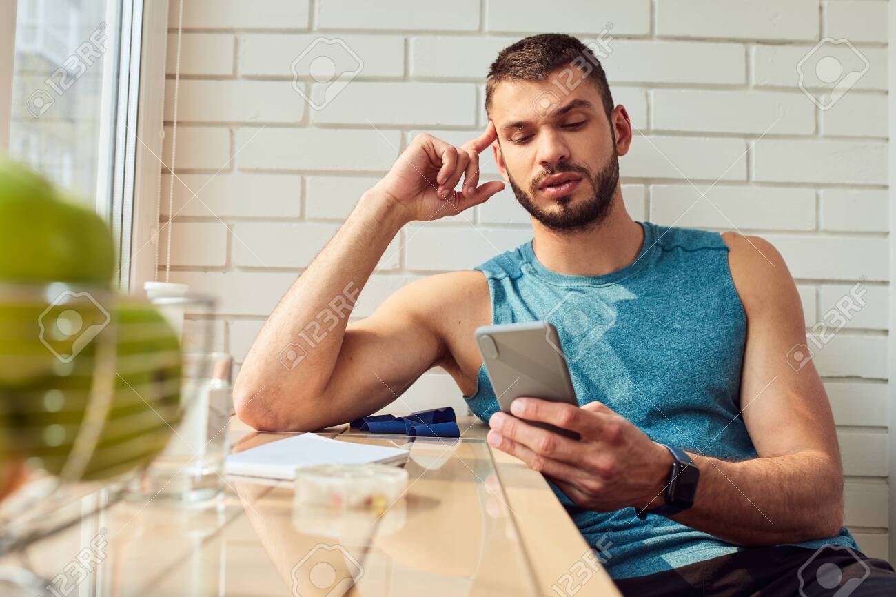 Smartphone Diduga Ikut Turunkan Angka Kelahiran, Studi Ini Ungkap Alasannya